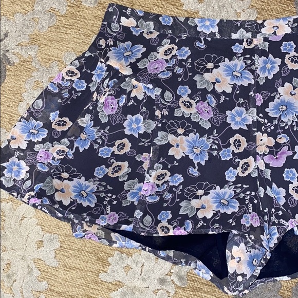 Free People Flowy Floral Shorts - Picture 3 of 8